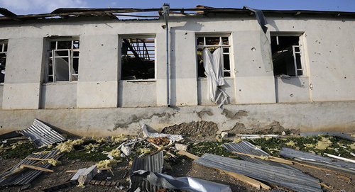 Разрушенное при обстреле здание в селе Талыш, НКР. Фото: © Sputnik/ Asatur Yesayants, http://www.sputnikarmenia.ru/karabah/20160423/3107290.html