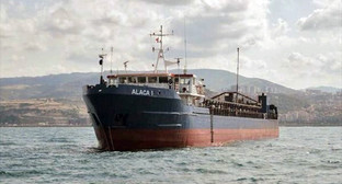 Судно в море. Фото: http://bloknot-rostov.ru/news/turetskiy-sukhogruz-sel-na-mel-v-vodakh-azovskogo--737301 Судно в море. Фото: http://bloknot-rostov.ru/news/turetskiy-sukhogruz-sel-na-mel-v-vodakh-azovskogo--737301