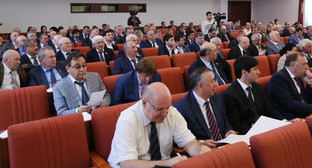 Заседание парламента Дагестана. Фото www.riadagestan.ru