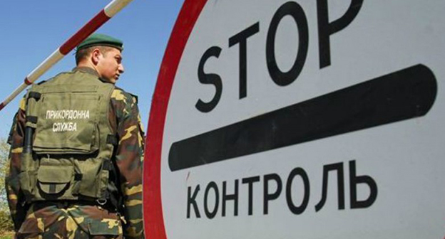 Пограничный пост. Фото: http://bloknot.ru/v-mire/vnedorozhnik-by-l-obstrelyan-rostovskimi-pogranichnikami-pri-popy-tke-prorvat-sya-cherez-granitsu-s-ukrainoj-428782.html