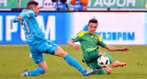 Игроки "Кубани" и "Зенита" во время матча. Фото: http://fckuban.ru/news/7970/