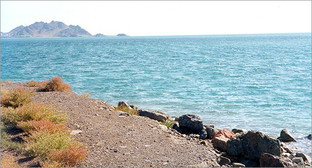 Побережье Каспийского моря. Фото: Doron, https://ru.wikipedia.org/wiki/Каспийское_море#/media/File:TurkmenbashiSea.jpg Побережье Каспийского моря. Фото: Doron, https://ru.wikipedia.org/wiki/Каспийское_море#/media/File:TurkmenbashiSea.jpg