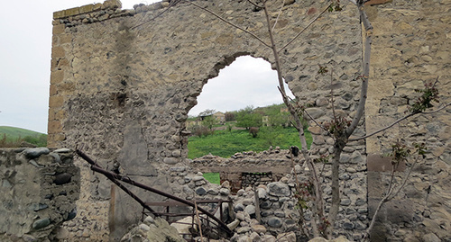Всё, что осталось от строения в селе Талиш, в трех километрах от линии соприкосновения с Азербайджаном. Фото Алвард Григорян для "Кавказского узла"