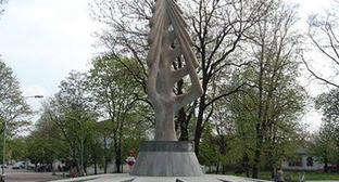 Памятник адыгам — жертвам Кавказской войны в Нальчике. Фото: http://mkkbr.ru/?p=1385
