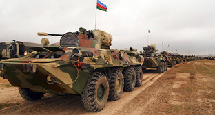 Колонна военной техники Азербайджана. Фото: http://www.mod.gov.az/index2.php?content=news/2016/20160506_telim Колонна военной техники Азербайджана. Фото: http://www.mod.gov.az/index2.php?content=news/2016/20160506_telim