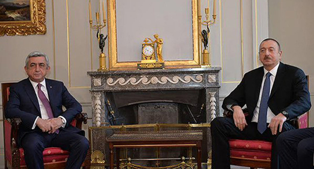 Встреча президентов Армении и Азербайджана Сержа Саргсяна и Ильхама Алиева. Фото: Sputnik Армения http://sputnikarmenia.ru/armenia/20151219/1439998.html#ixzz48zAklhvx. Twitter/Владимир Акопян
