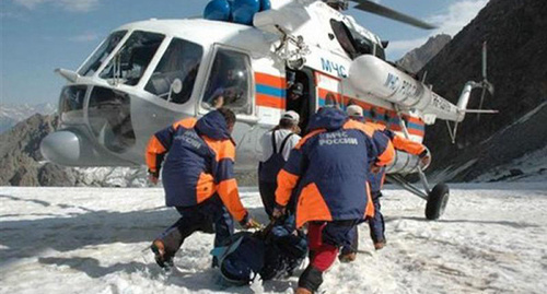 Спасательная операция по эвакуации пострадавшего туриста. Фото: http://www.vestikavkaza.ru/material/148657