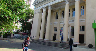 В здании бывшего кинотеатра "Родина" в Волгограде располагался счетный участок № 34.81.016. Фото Вячеслава Ященко для "Кавказского узла" В здании бывшего кинотеатра "Родина" в Волгограде располагался счетный участок № 34.81.016. Фото Вячеслава Ященко для "Кавказского узла"