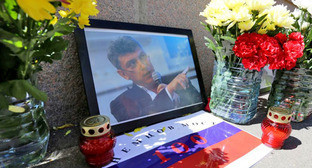 Мемориал Бориса Немцова на Большом Москворецком мосту. Фото: Ivan Trfilov (RFE/RL) Мемориал Бориса Немцова на Большом Москворецком мосту. Фото: Ivan Trfilov (RFE/RL)