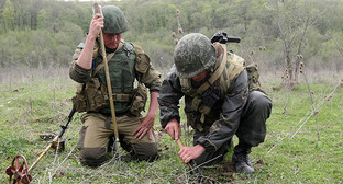 Работа сапёра. Фото: © Sputnik/ Саид Царнаев, http://www.sputnik-ossetia.ru/South_Ossetia/20150512/84320.html Работа сапёра. Фото: © Sputnik/ Саид Царнаев, http://www.sputnik-ossetia.ru/South_Ossetia/20150512/84320.html