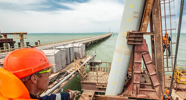 Строительство Керченского моста. Фото: http://kerch-most.ru/nachato-sooruzhenie-opor-osnovnogo-mosta-kerchenskom-prolive.html