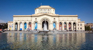 «Поющие фонтаны» на Площади Республики. Ереван. Фото: EvgenyGenkin https://ru.wikipedia.org/