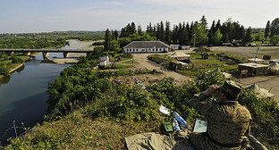 Пограничник на границе Грузии и Абхазии. Фото: © Sputnik/ Михаил Мордасов, http://sputnik-georgia.ru/incidents/20160522/231788973.html Пограничник на границе Грузии и Абхазии. Фото: © Sputnik/ Михаил Мордасов, http://sputnik-georgia.ru/incidents/20160522/231788973.html