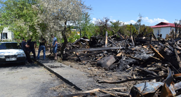 Сгоревший 12-квартирный дом на улице Перелетная. Сочи, 26 мая 2016 г. Фото Светланы Кравченко для "Кавказского узла"
