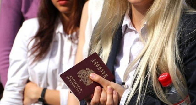 Выпускники перед сдачей ЕГЭ. Фото: Валентина Мищенко / Югополис