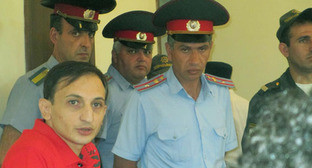 Тигран Аракелян (слева). Фото http://ru.aravot.am/2013/08/05/158598/