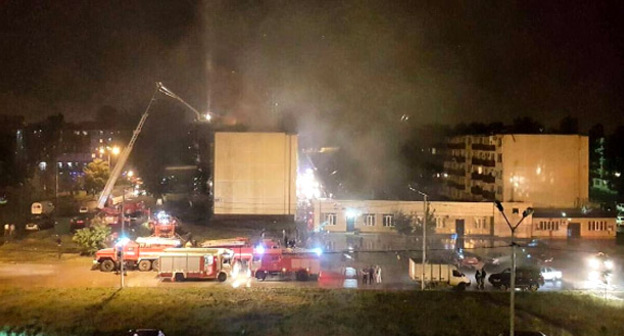 Пожар в пятиэтажке Грозного. 31 мая 2016 г. Фото http://grozny-inform.ru/news/society/73150/