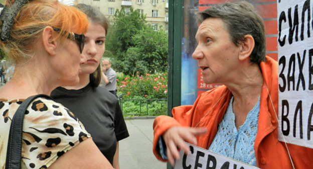 Участница пикета в защиту 31-й статьи Конституции. Волгоград, 31 мая 2016 г. Фото Татьяны Филимоновой для "Кавказского узла"