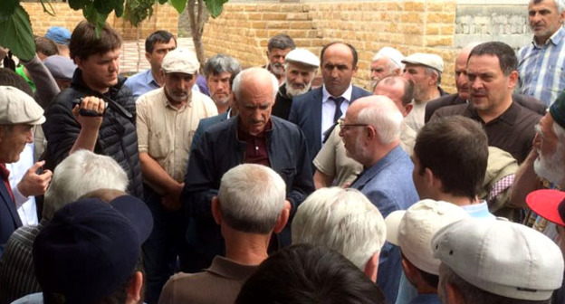 Жители Дагестана во время встречи с членами СПЧ. 31 мая 2016 г. Фото http://www.president-sovet.ru/presscenter/news/read/3236/