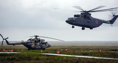 Военные вертолёты во время учений авиации Фото: Алексея Ерешко http://мультимедиа.минобороны.рф/multimedia/photo/gallery.htm?id=30072@cmsPhotoGallery