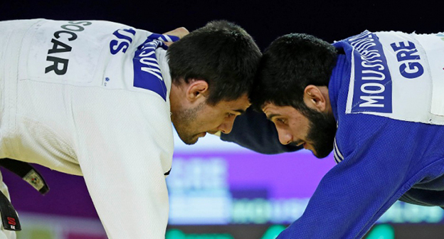 Алан Хубецов (слева) во время поединка. Фото: http://www.judo.ru/gallery/322/ 