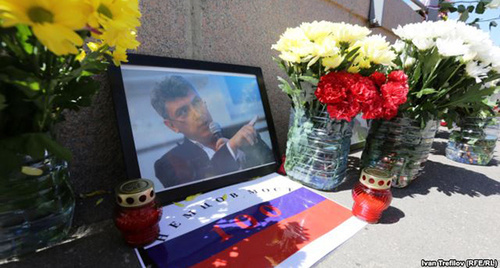 Портрет Немцова на месте его гибели. Фото: Иван Тревилоы  RFE\RL http://www.svoboda.org/content/article/27790683.html