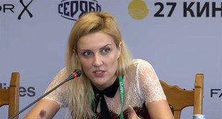 Оксана караса на пресс-конференции конкурсного фильма "Хороший мальчик" на 27 "Кинотавр". Фото: Стоп-кадр видео https://www.youtube.com/watch?v=Pmc_AbMAgFY Оксана караса на пресс-конференции конкурсного фильма "Хороший мальчик" на 27 "Кинотавр". Фото: Стоп-кадр видео https://www.youtube.com/watch?v=Pmc_AbMAgFY