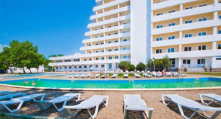 Бассейн на территории санатория Малая Бухта. Фото: http://malaya-buhta.ru/pools.html