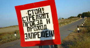 Табличка при въезде на территорию полигона Ашулук. Фото: Георгий Данилов
Подробнее: http://dev2.vpk-news.ru/photographs/gallery/241#slide-0-field_gallery-11772, Табличка при въезде на территорию полигона Ашулук. Фото: Георгий Данилов
Подробнее: http://dev2.vpk-news.ru/photographs/gallery/241#slide-0-field_gallery-11772,