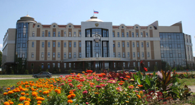 Здание Верховного суд Калмыкии. Фото: http://flnka.ru/novosti/13626-said-osmanov-zaderzhan-srazu-posle-osvobozhdeniya-iz-pod-strazhi.html