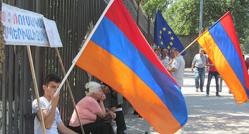 Армянские активисты вышли на акцию против соглашения по ПВО. Фото Тиграна Петросяна для "Кавказского узла"