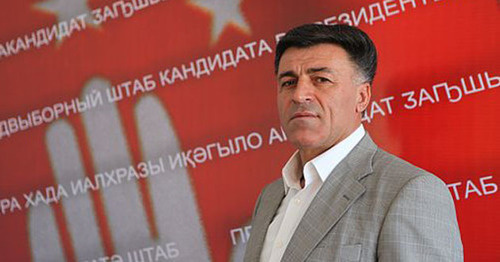 Предвыборный плакат с портретом Леонида Дзапшба. Фото: Dzapshba https://ru.wikipedia.org