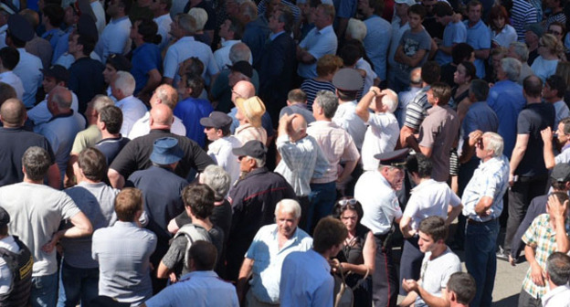 Митинг оппозиции в Сухуме. 5 июля 2016 г. Фото http://sputnik-abkhazia.ru/Abkhazia/20160705/1018974184.html