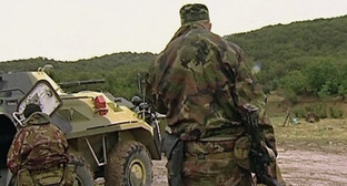 Силовики в ходе боестолкновения в Дагестане. Фото: http://www.riadagestan.ru/news/kriminal/dvoe_boevikov_likvidirovany_v_khode_boestolknoveniya_v_dagestane_istochnik/ Силовики в ходе боестолкновения в Дагестане. Фото: http://www.riadagestan.ru/news/kriminal/dvoe_boevikov_likvidirovany_v_khode_boestolknoveniya_v_dagestane_istochnik/