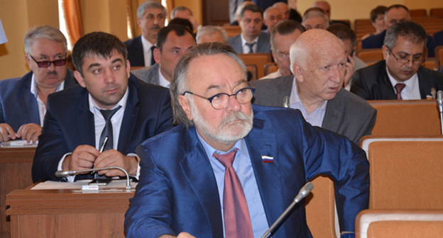 Депутаты на заседании Парламента РСО-Алания. Фото: http://parliament-osetia.ru/index.php/main/news/art/5399