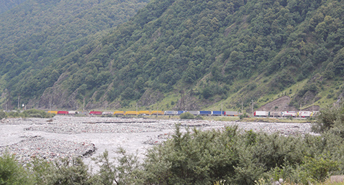 Грузовики на российско-грузинской границе. Фото Алана Цхурбаева для "Кавказского узла"