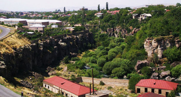 Город Аштарак. Фото: Liveon001 © Travis K. Witt https://ru.wikipedia.org/