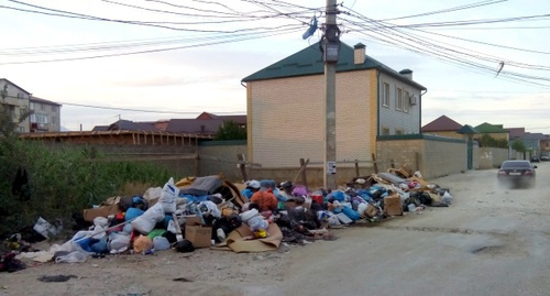 Гора мусора на одной из улиц Махачкалы. Фото Дарьи Милютиной для "Кавказского узла"