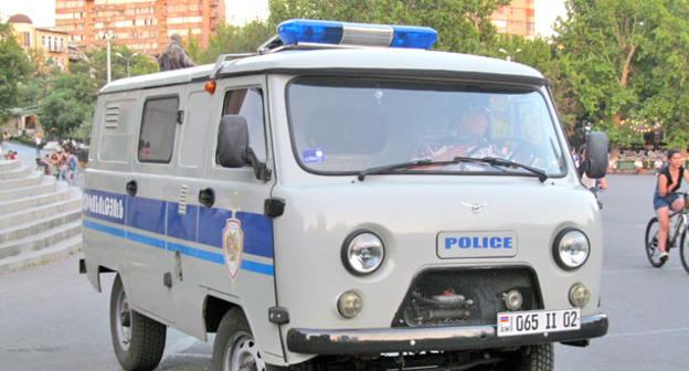 Полицейская машина. Ереван, 17 июля 2016 г. Фото Тиграна Петросяна для "Кавказского узла"