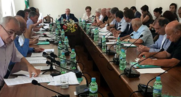 Сессия парламента Абхазии. Фото http://sputnik-abkhazia.ru/Abkhazia/20160720/1019170305.html