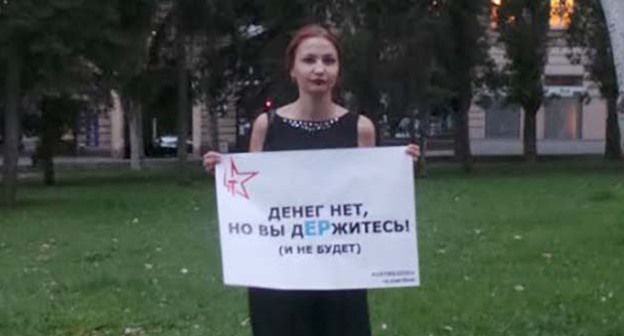 Первый секретарь Ворошиловского райкома ЛКСМ РФ Евгений Диденко и первый секретарь Советского райкома ЛКСМ РФ Екатерина Устинова. Фото Татьяны Филимоновой для "Кавказского узла"