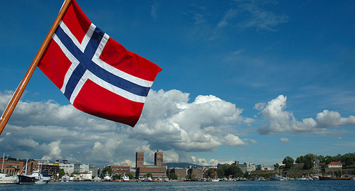 Флаг Норвегии на фоне вида Осло. Фото: http://www.arrivo.ru/norvegiya/oslo/gallery.html