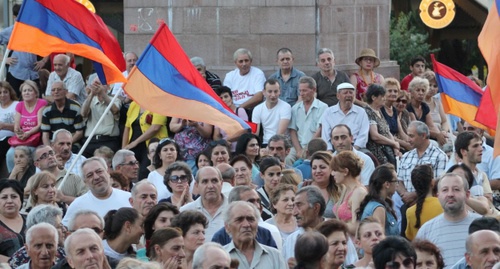Сторонники оппозиции в Ереване. 12 августа 2016 года. Фото Тиграна Петросяна для "Кавказского узла"