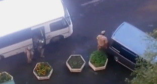 Спецоперация в жилом доме на Ленинском проспекте. Санкт-Петербург, 17 августа 2016 г. Кадр из видео пользователя Sheldon Cuper https://www.youtube.com/watch?v=5ZrizenCWoo