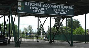 КПП "Псоу" на российско-абхазской границе. Фото: http://yugsn.ru/abkhaziya-stanet-populyarnee-na-20-procentov/