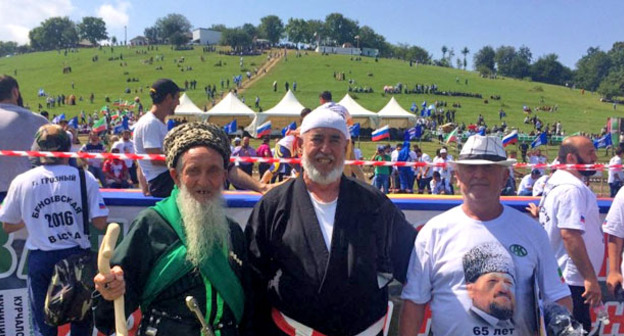 Фестиваль чеченской культуры "Беноевская весна". Ножай-Юртовский район Чечни. Фото: Ибрагим Эстамиров/ИА "Грозный-информ"