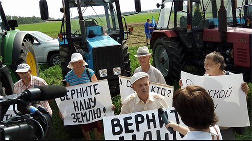Фермеры Кубани на митинге во время  тракторного марша в Москву. Фото: https://twitter.com/melnichenko_va