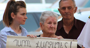 Акция протеста у правительственного здания в Ереване. 25 августа 2016 г. Фото Тиграна Петросяна для "Кавказского узла"