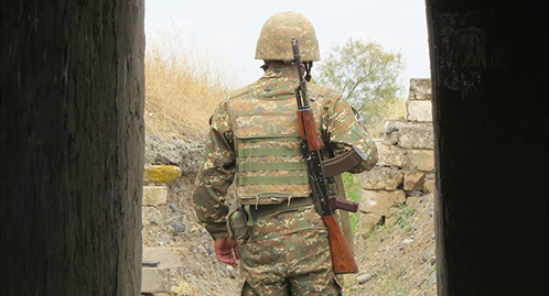 Солдат Нагорного Карабаха во время дежурства на границе. Фото Алвард Григорян для "Кавказского узла"