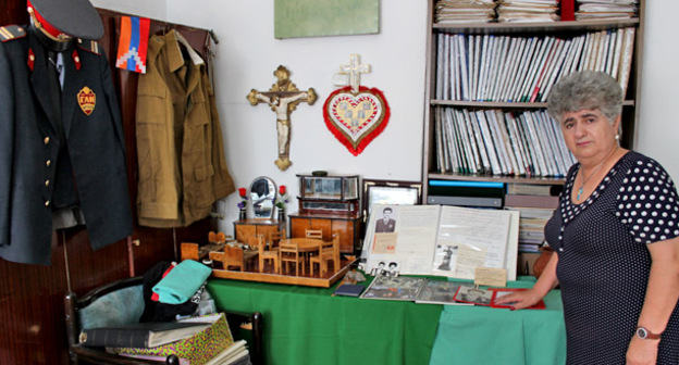 Уголок посвященный сыну Веры Григорян, руководителя "Союза родных без вести пропавших Нагорного Карабаха".  Степанакерт, 30 августа 2016 
г. Фото Алвард Григорян для "Кавказского узла"